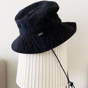 ARITZIA - TNA Drawcord Bucket Hat - Black - Size M/L New with Tags!